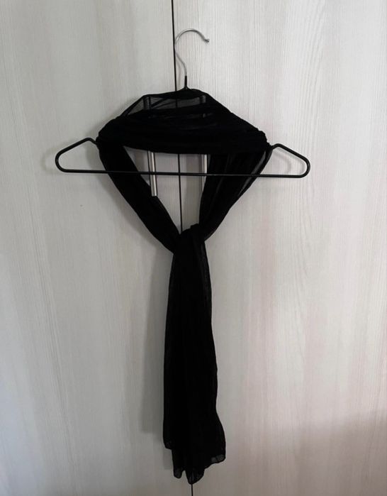 Esarfa neagra fina
