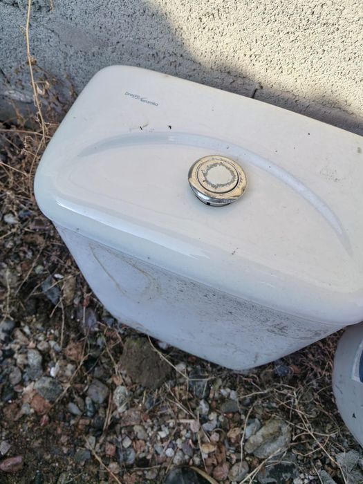 Бачок унитаз 2шт разные