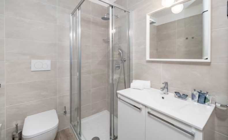 Дава се под наем Едностаен апартамент в Пловдив, Център - 22 кв.м за 137.7 € - Снимка #1