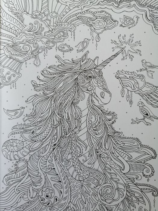 Книжка за оцветяване с фантастични елементи