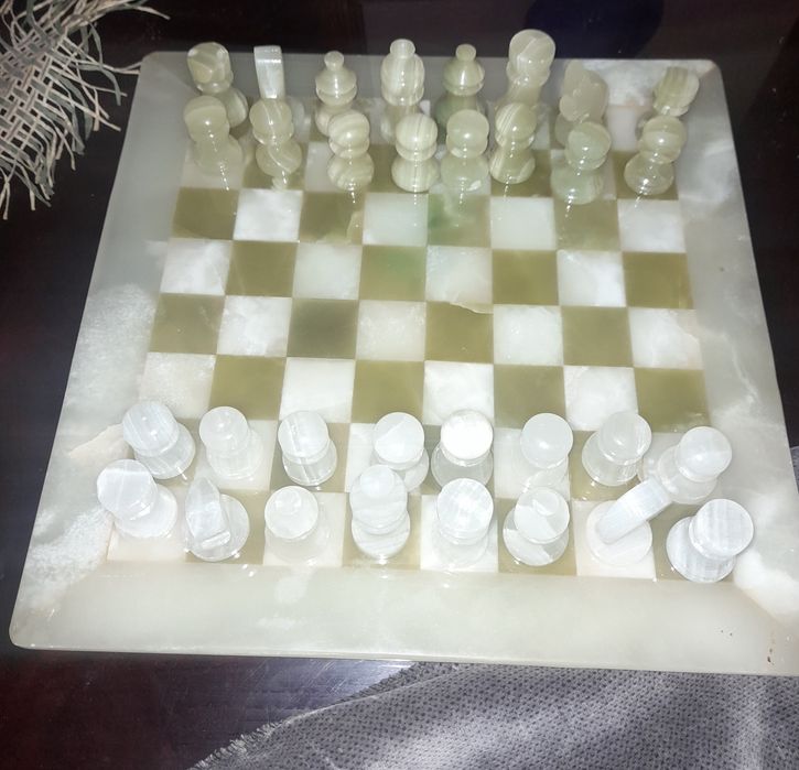Шахматы сделаны из Оникс