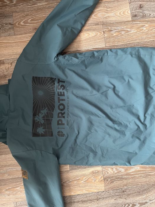 Куртка осенний протест