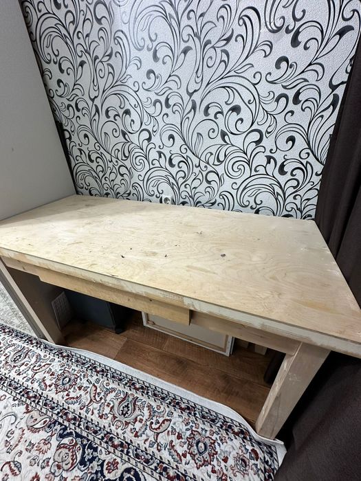 Продам деревянный стол