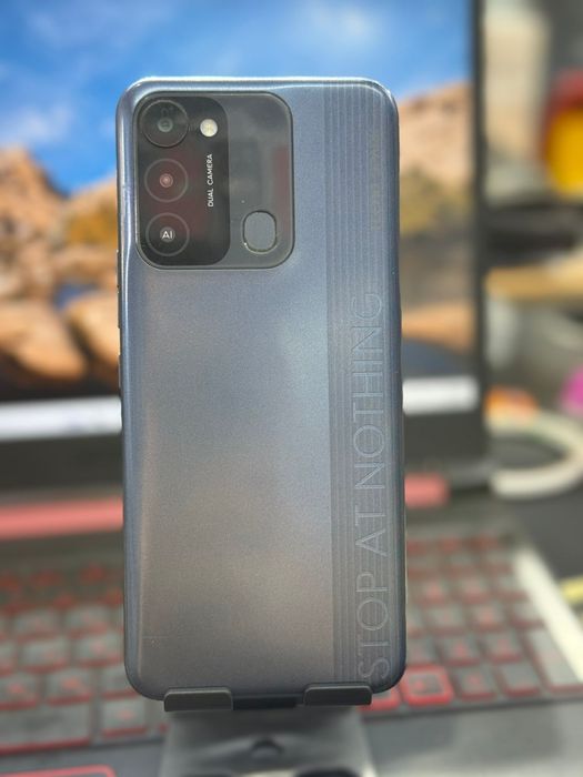 Techno в хорошем состоянии память 128 Гб все равно работает