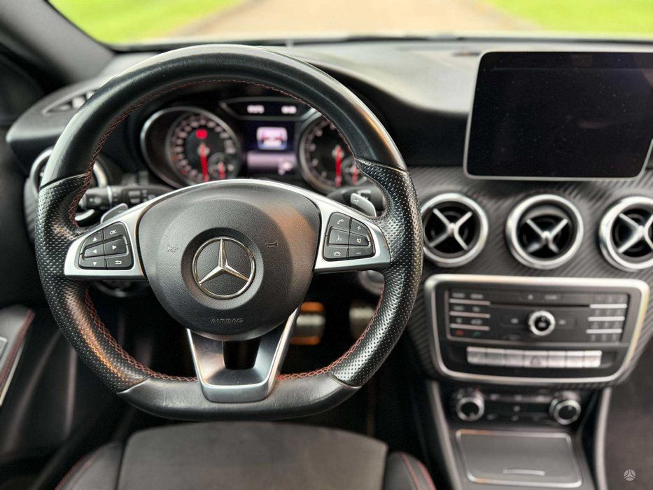 Mercedes Benz A180 AMG Line