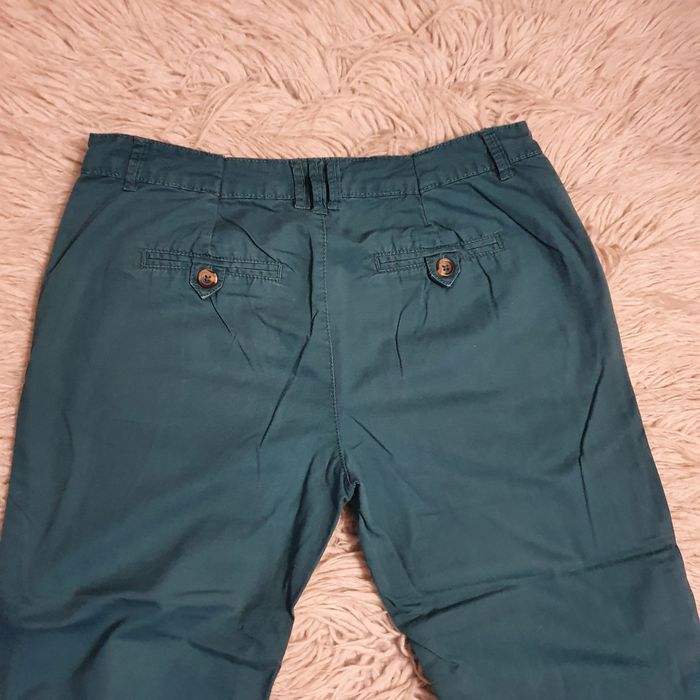 Pantaloni rosii albastri verzi