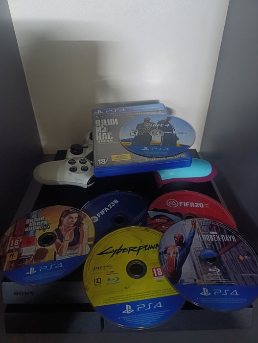 Продам Пс4 два джойстика и игры