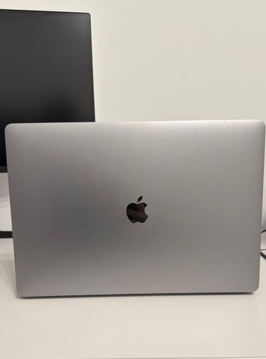 MacBook Pro 16” (2019) – i9 / 32GB RAM / 1TB SSD Bucuresti