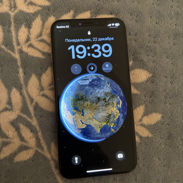 Продам Iphone XS золотой