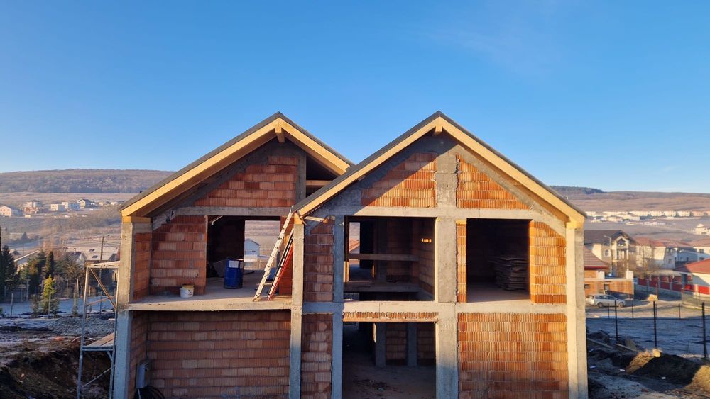 Casa moderna semifinisata, 183m2(+17m2 balcoane) si teren 786m2.