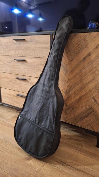 Акустична китара с калъф
