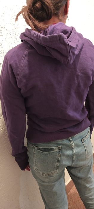 Лилава блуза с дълъг ръкав и голям джоб