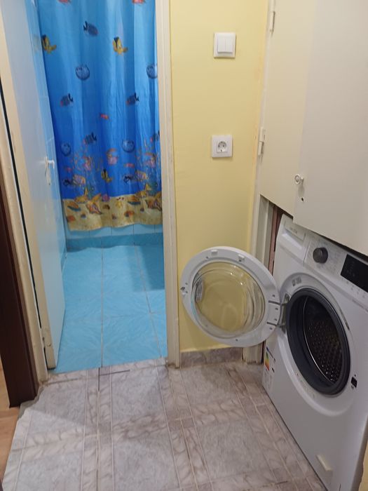 Închiriez apartament