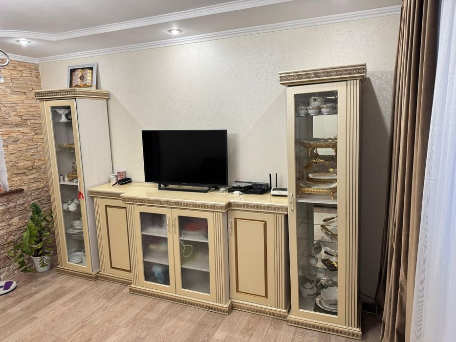 Продам гостиную стенку