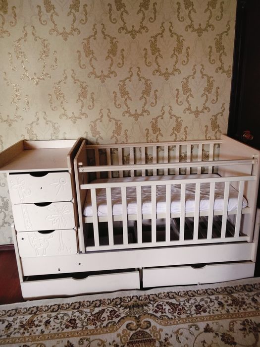 Детская кроватка