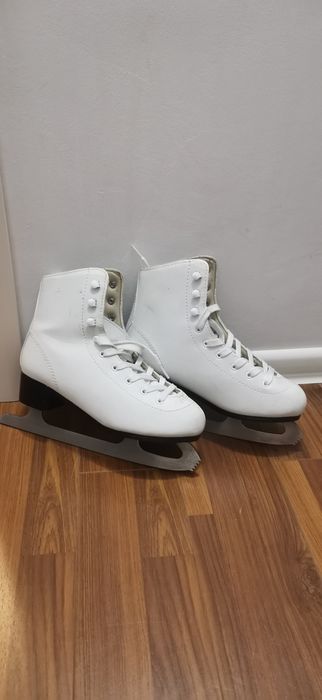 Vând patine dama pt gheață