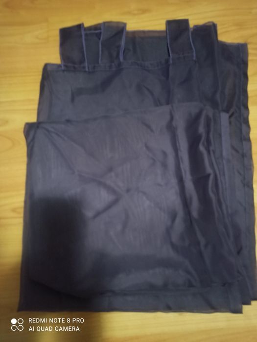 Perdele de culoare mov sint 4 buc.a cite 20 lei buc