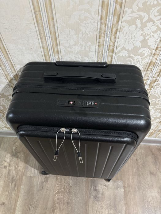 чемодан новый полностью