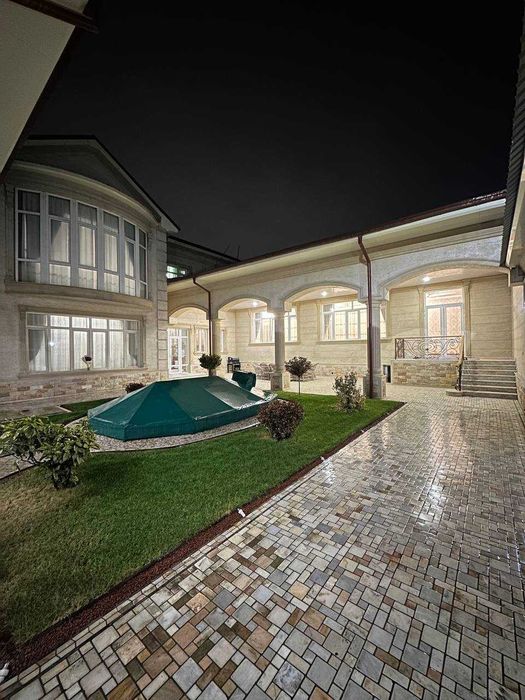 -Район: Мирзо-Улугбекский -Улица: Амир Темур  6.1 сотки 348  кв.м.