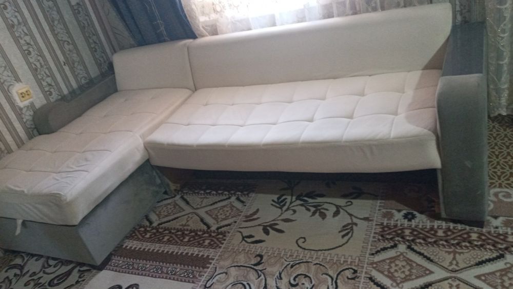 Divan uglavoy sotiladi. Aybi bor.