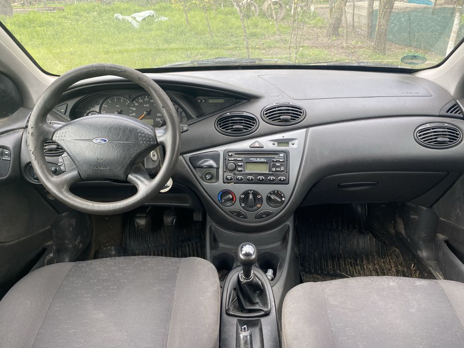 Vand Ford Focus PENTRU PIESE