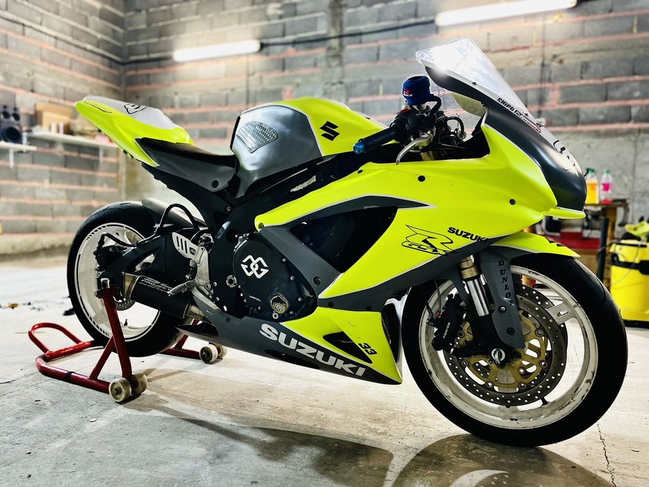 Спойлери за Сузуки к9 от кевлар