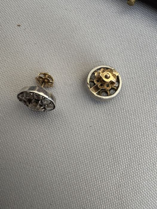 Cercei din aur cu diamante montate in argint