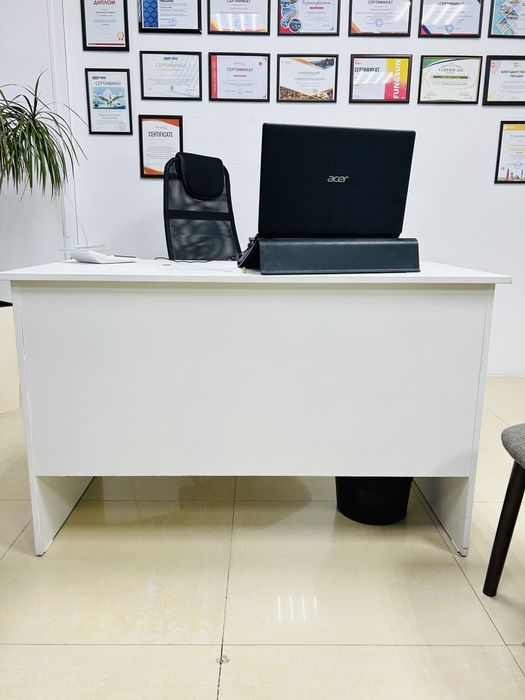 Стол офисный белый