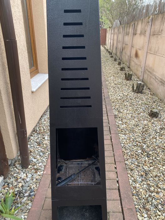 Semineu din metal pentru terasa