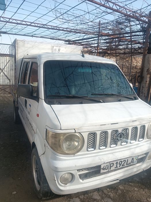 Автомобил донгфенг