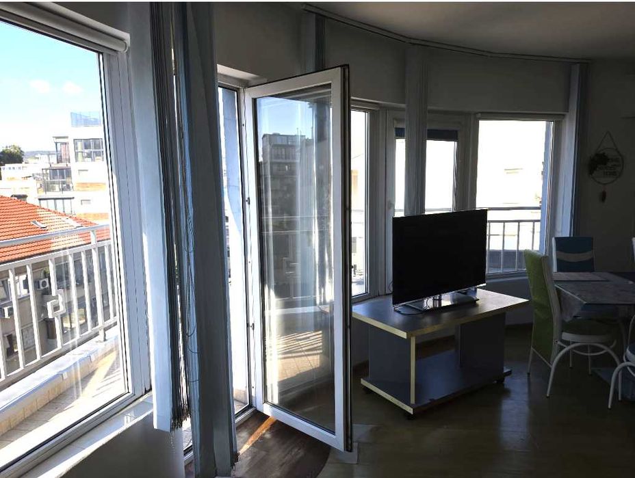 Дава се под наем Четиристаен апартамент в Варна, Център - 150 кв.м за 1200 € - Снимка #2