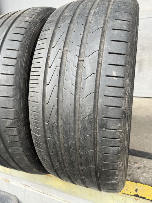 2 бр. летни гуми 235/45/18 Hankook DOT 2918 4 mm