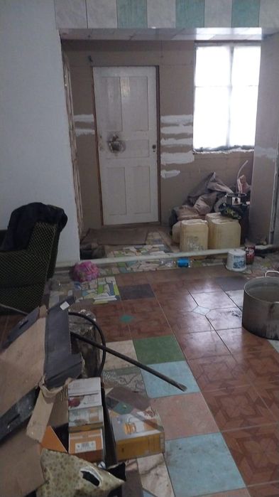 Продам квартиру и магазин