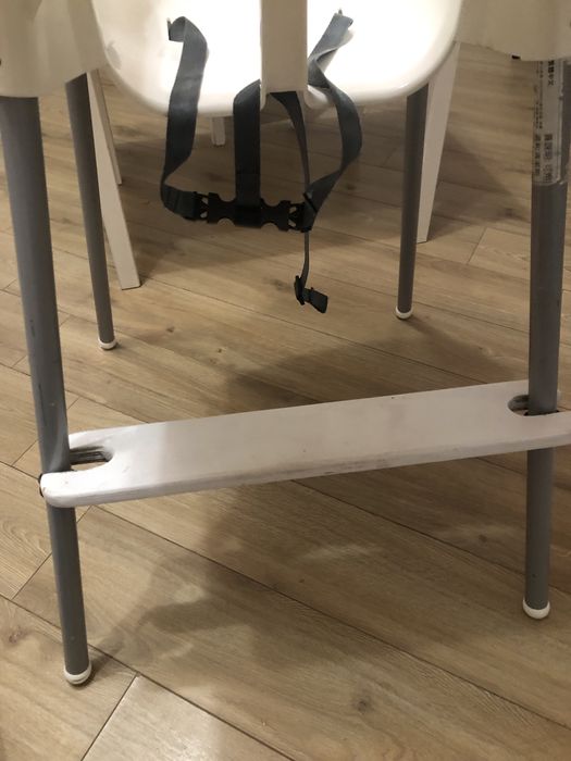 Продам стул ikea для кормления. С подставкой для ног