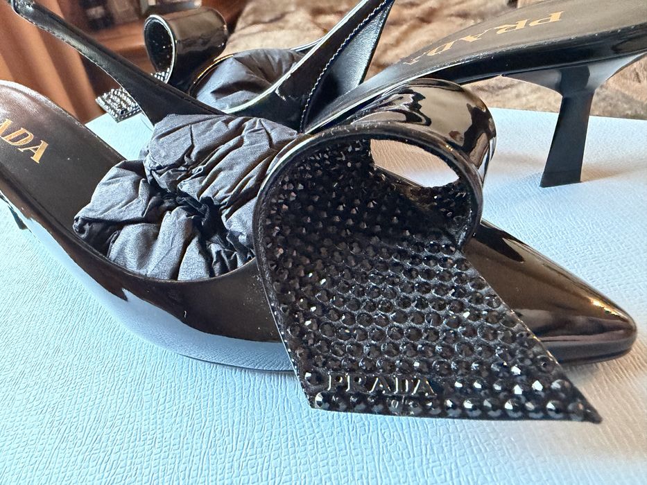 Обувки Prada (ест. кожа)