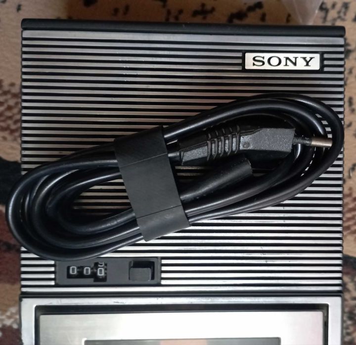 Преносим касетофон SONY TCM-757 (1965год)