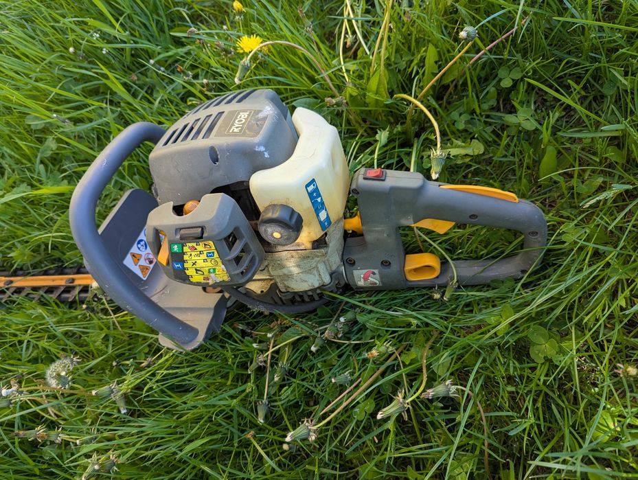 Foarfeca pentru taiat gard viu , trimmer Ryobi