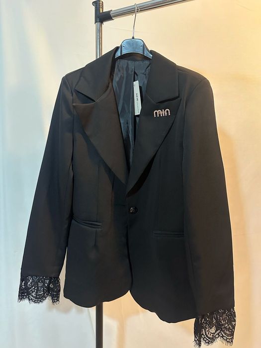 Нови сака с дантела