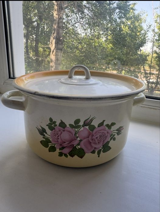 Кастрюли белые советские