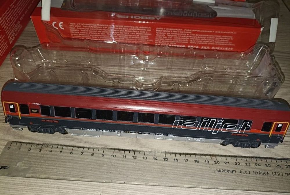 Piko vagoane de călători scara H0 railjet
Roti metalice izolate 
Preț