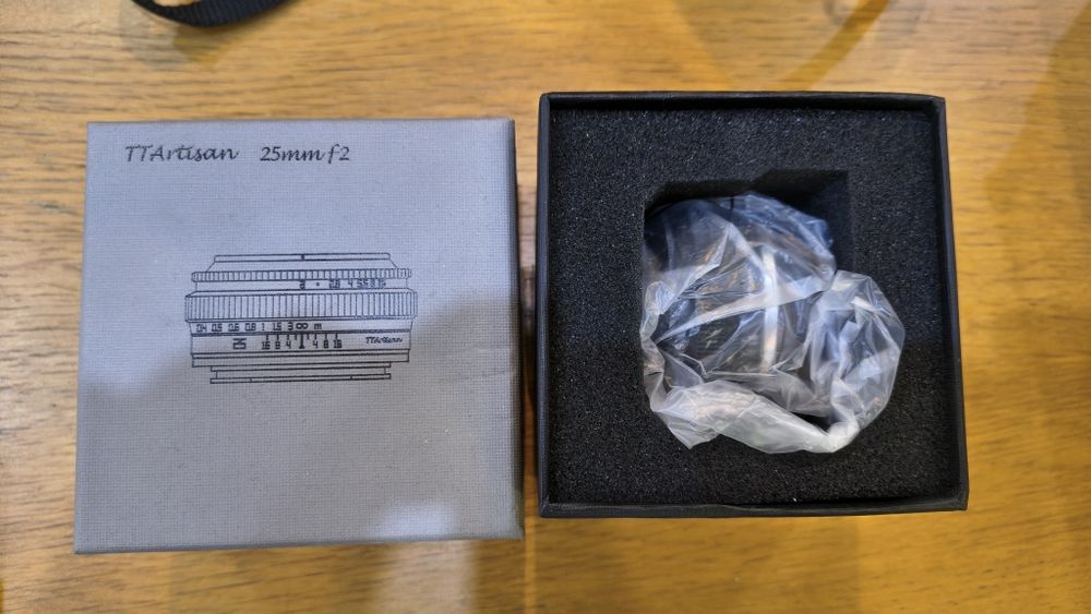 Obiectiv Fujifilm 25mm f2, Tt-artisan