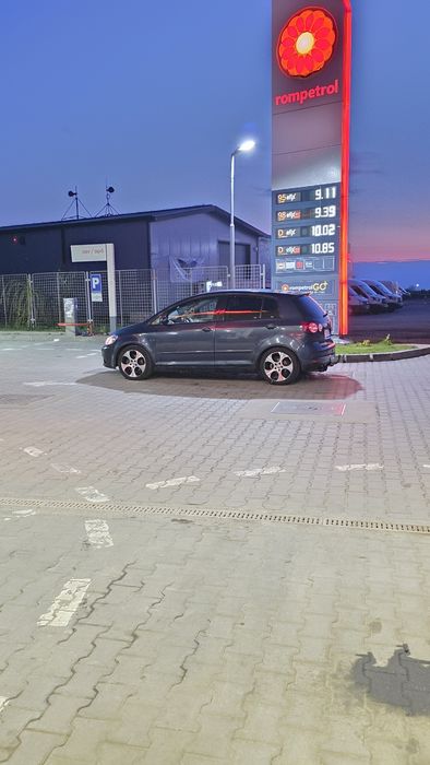 Vând sau schimb cu atv golf 5 plus