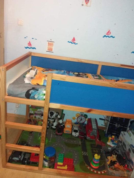 Pat Kura  cu saltea de la ikea