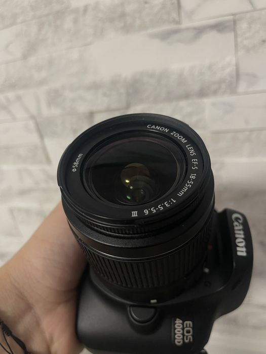 Aparat foto Canon EOS 4000D – kit complet, gata de utilizare!