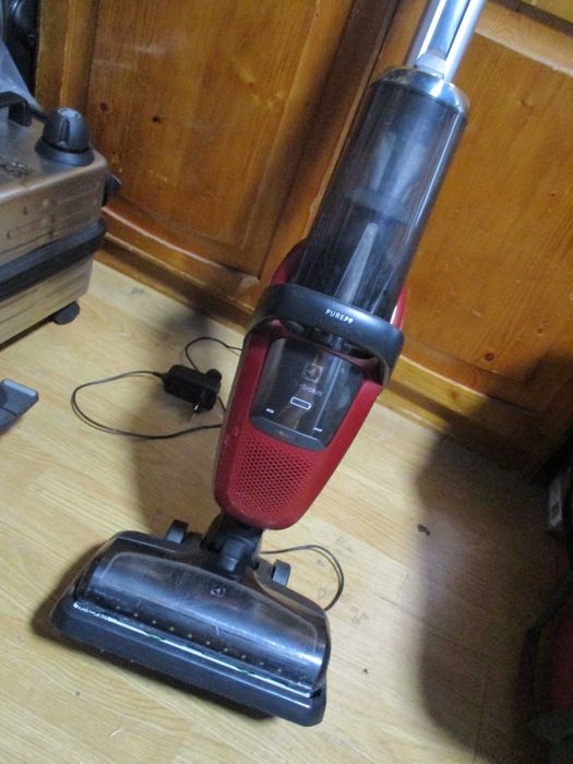 aspirator electrolux cu baterie 36v