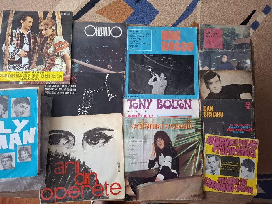 Vand discuri de vinil cu muzica clasica, usoara, populara, simfonică