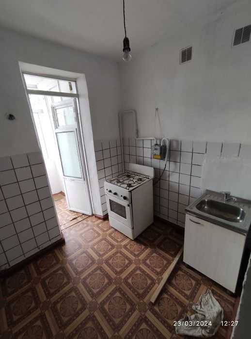 Срочна Қарши шаҳрида вилояти ҳокимлиги рўпарасида уй сотилади