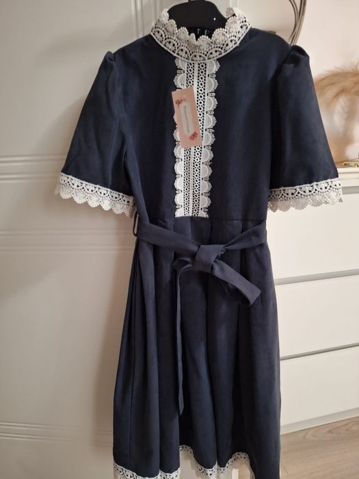 Rochie pana la genunchi, cu detalii din broderie, 8 ani