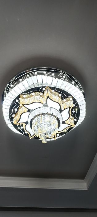 Люстры, 2 штуки.