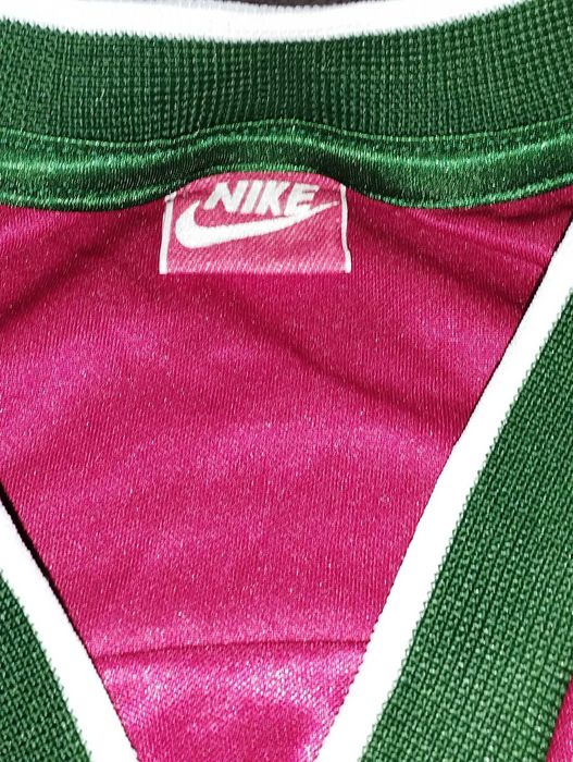 Яке "Adidas"волейбол екип на БГ.Значки знамена.